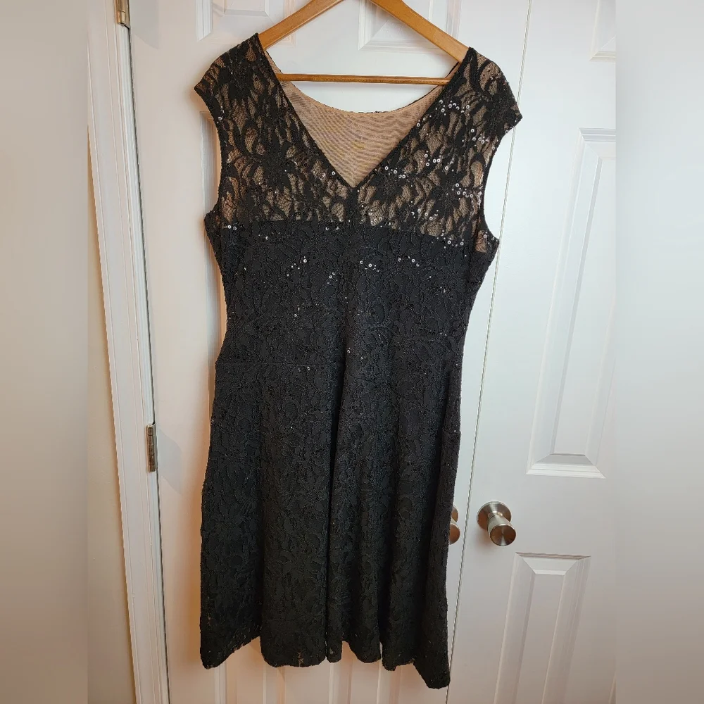 Lauren Ralph Lauren Black Lace Dress - Picture 5 of 16